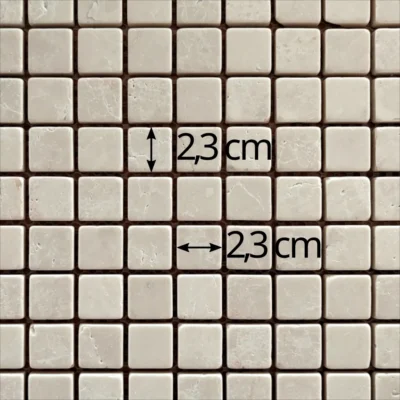 Dimensions des tesselles de la mosaïque en travertin vieilli beige (petits carrés)
